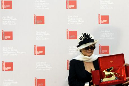 Yoko Ono reçoit son Lion d’or
